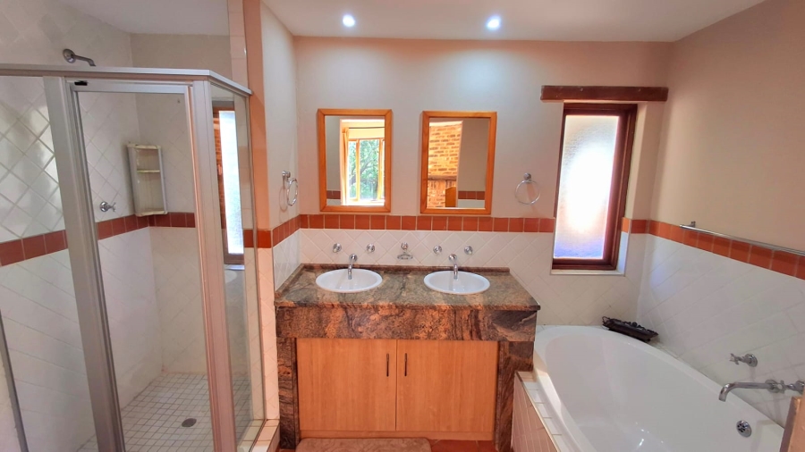 4 Bedroom Property for Sale in Boschenvaal River Front Lodges Free State